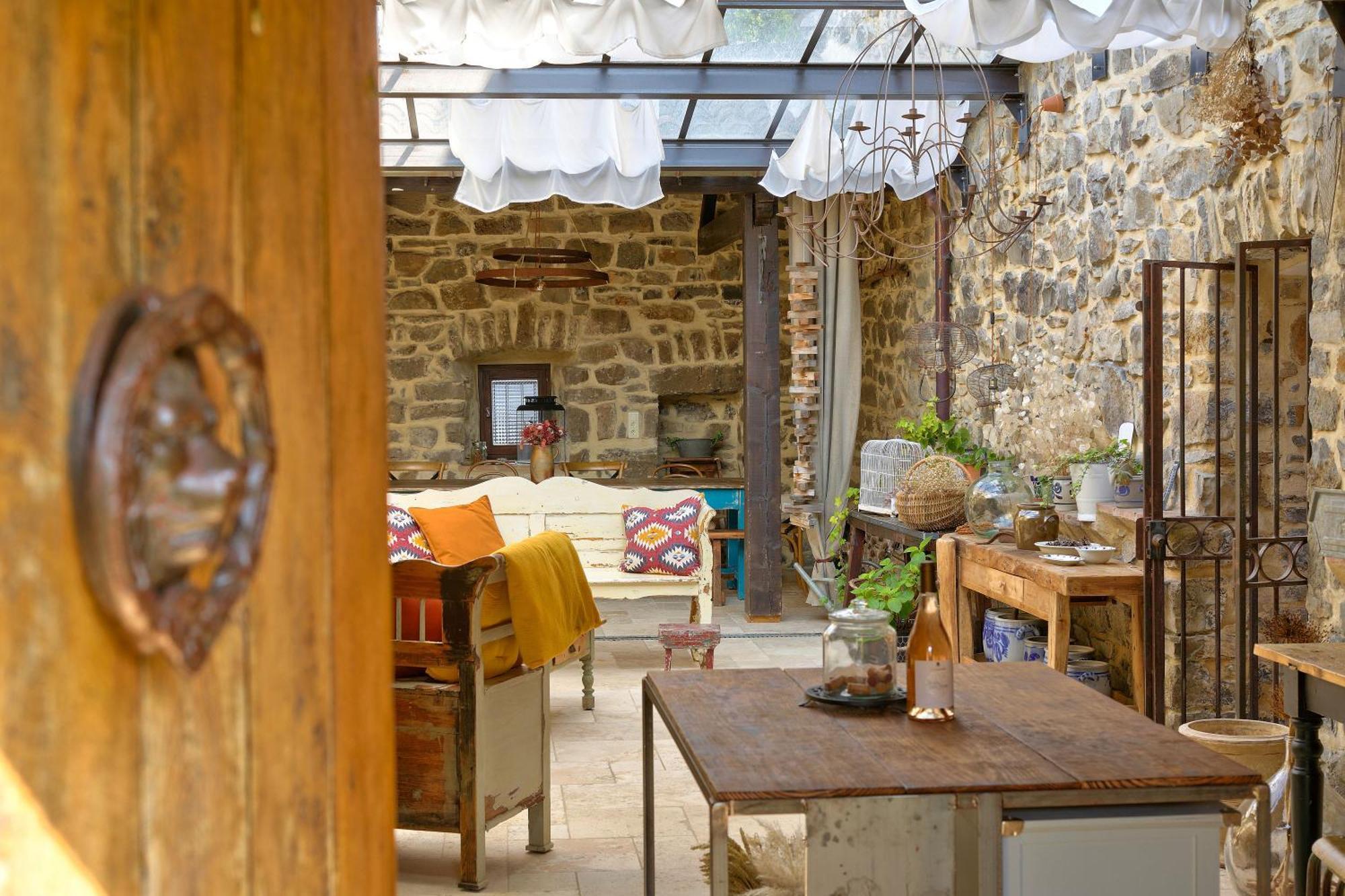 Отель La Gourmandine Courry Экстерьер фото